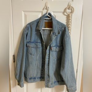 Levi’s Trucker Jacket Oversized Fit